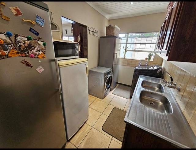 4 BEDROOM HOUSE FOR SALE IN SINOVILLE